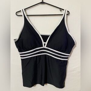 4 for $25 🍒 Christina Black & White Recycled Nylon Swim Top Tankini